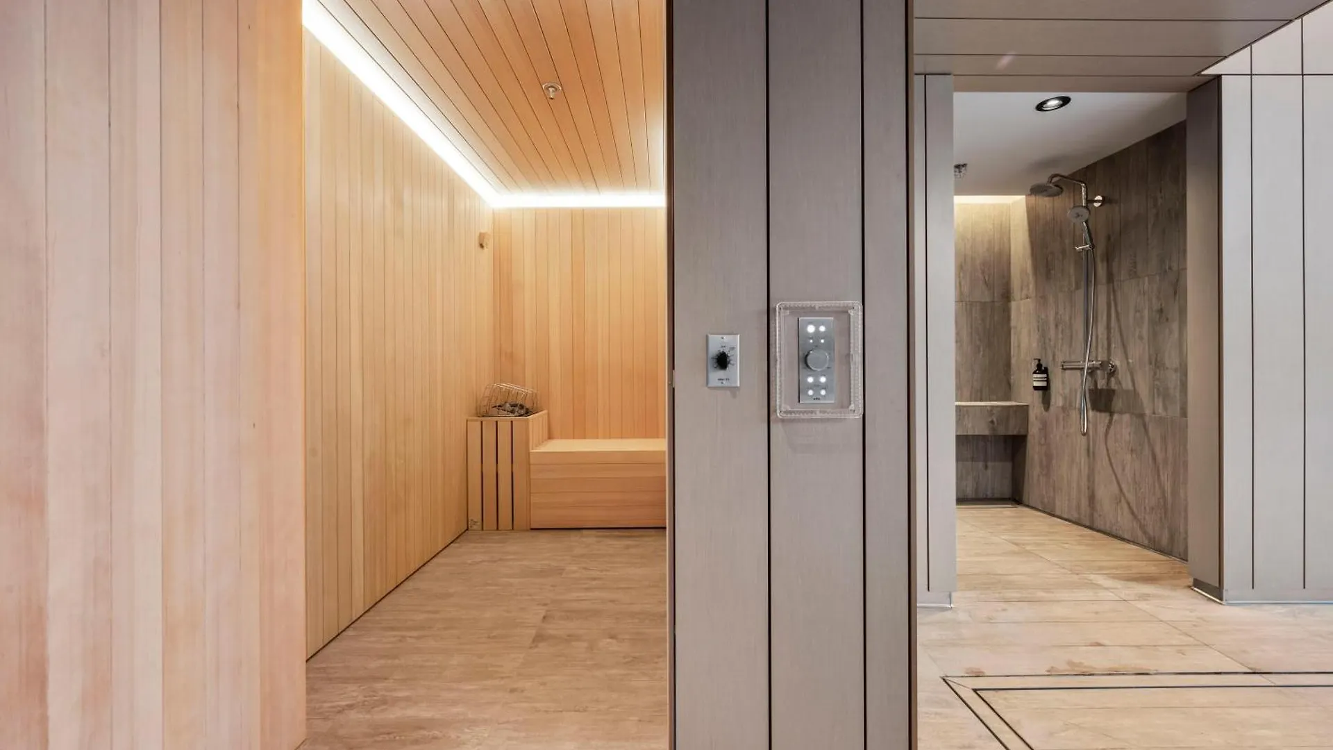 Apartment 2Br - Sauna, 24-7 Gym, Parking, With Gaggenau & Aesop Vancouver Canada