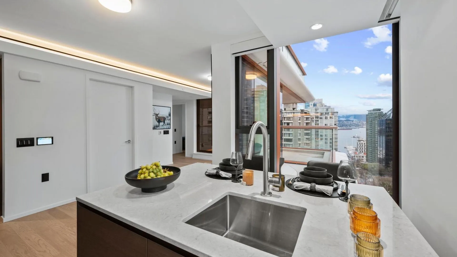 Apartment 2Br - Sauna, 24-7 Gym, Parking, With Gaggenau & Aesop Vancouver