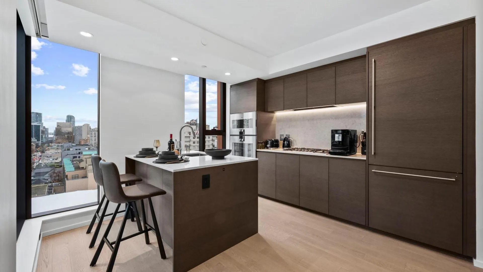 2Br - Sauna, 24-7 Gym, Parking, With Gaggenau & Aesop Vancouver