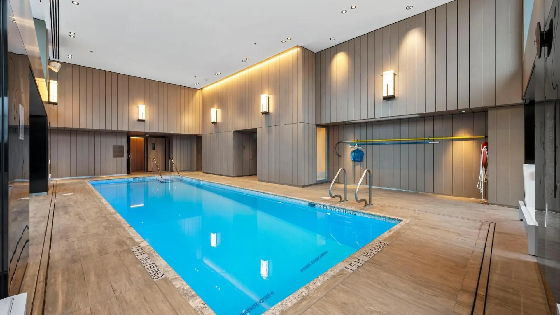 Apartment 2Br - Sauna, 24-7 Gym, Parking, With Gaggenau & Aesop Vancouver