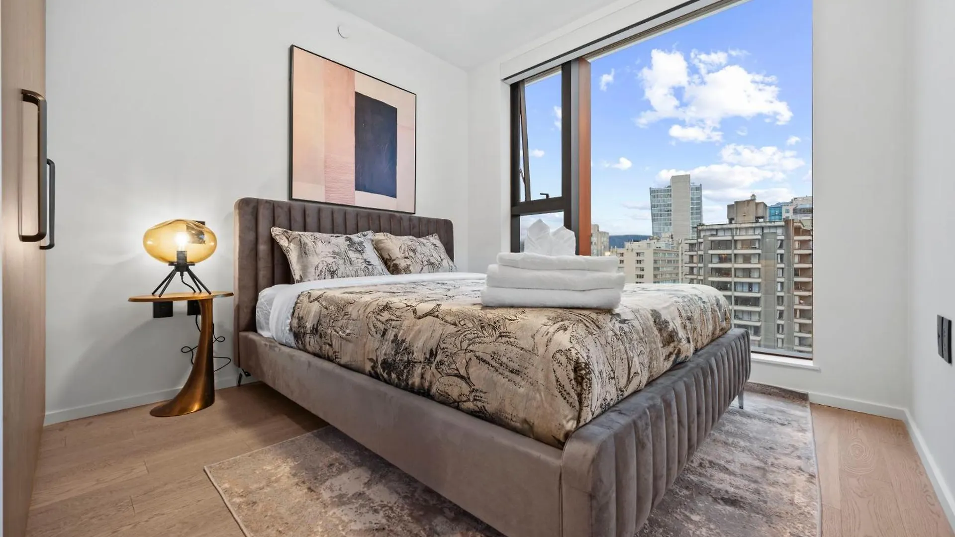 2Br - Sauna, 24-7 Gym, Parking, With Gaggenau & Aesop Vancouver 0*,  Canada